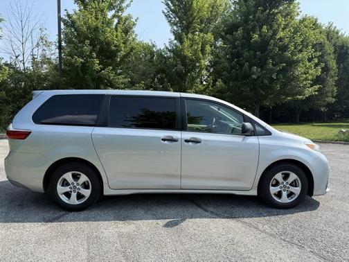 2020 Toyota Sienna SE