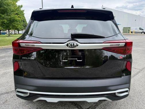 Cherry Black 2021 Kia Seltos S