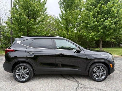 Cherry Black 2021 Kia Seltos S