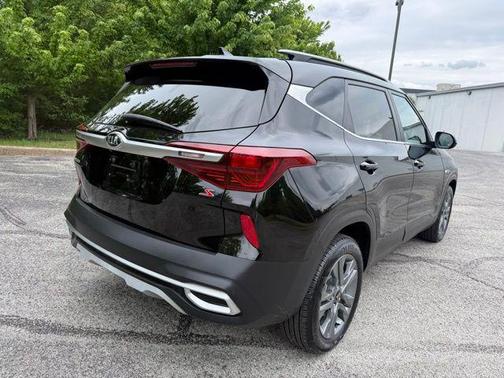 Cherry Black 2021 Kia Seltos S