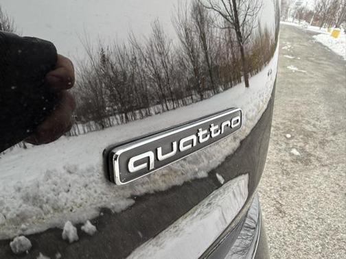 2023 Audi Q7 45 Premium Plus