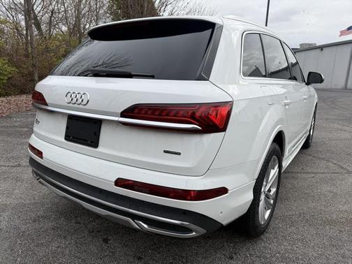 2023 Audi Q7 45 Premium Plus