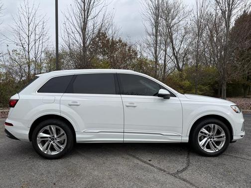 2023 Audi Q7 45 Premium Plus