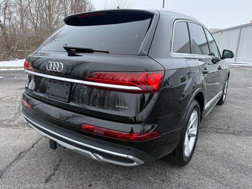 2023 Audi Q7 45 Premium Plus