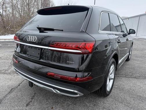 2023 Audi Q7 45 Premium Plus