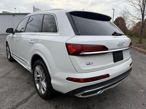 2023 Audi Q7 45 Premium Plus