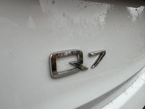 2023 Audi Q7 45 Premium Plus