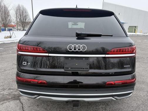 2023 Audi Q7 45 Premium Plus