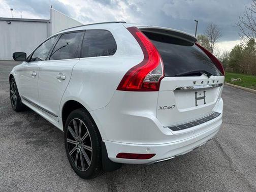 White 2016 Volvo XC60 T6 Drive-E Platinum