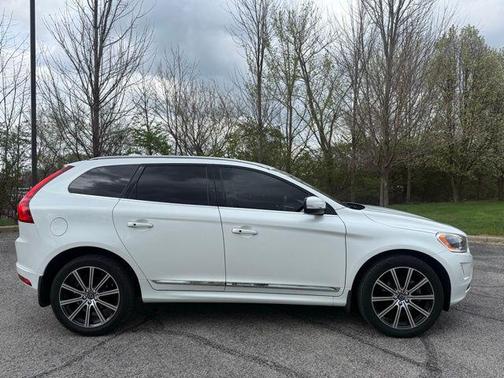 White 2016 Volvo XC60 T6 Drive-E Platinum
