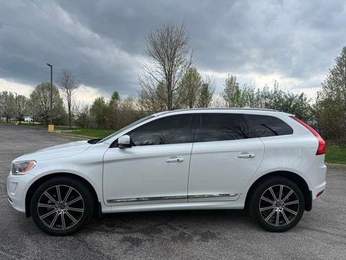 White 2016 Volvo XC60 T6 Drive-E Platinum