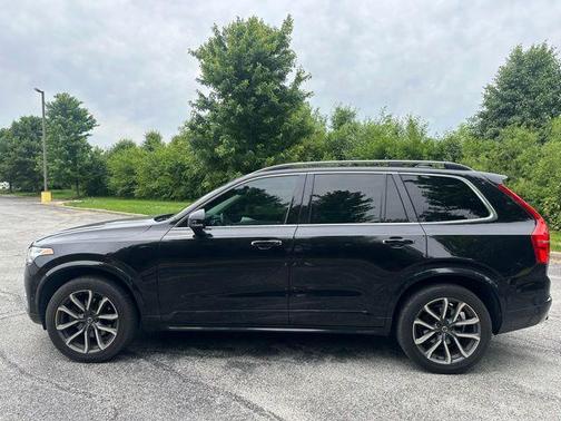 Onyx Black Metallic 2018 Volvo XC90 T5 Momentum