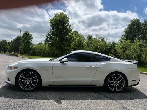 White Platinum Clearcoat Metallic 2017 Ford Mustang GT Premium