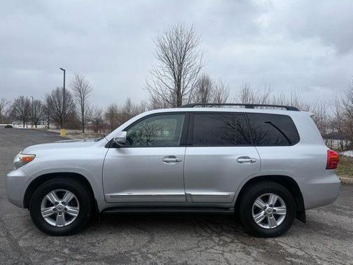 2013 Toyota Land Cruiser Base