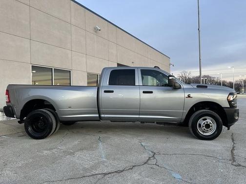 2023 RAM 3500 Tradesman Crew Cab 4x4 8' Box