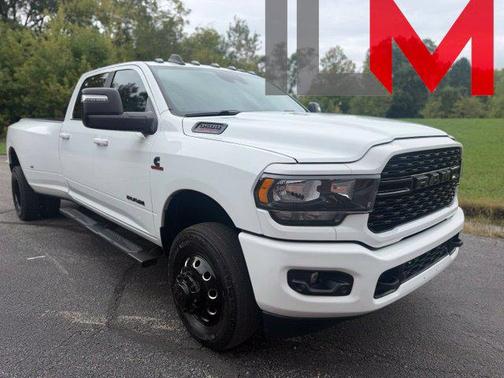 Bright White Clearcoat 2024 RAM 3500 Big Horn Crew Cab 4x4 8' Box
