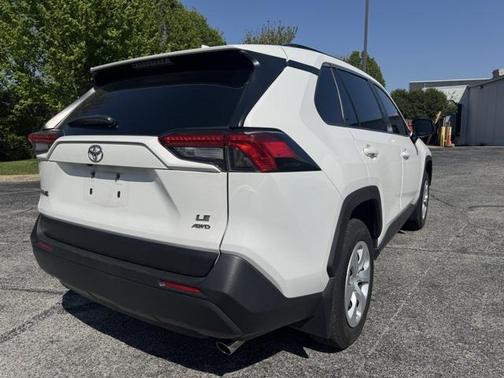 2020 Toyota RAV4 LE
