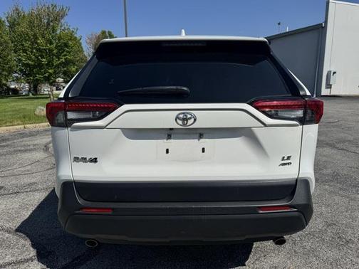2020 Toyota RAV4 LE