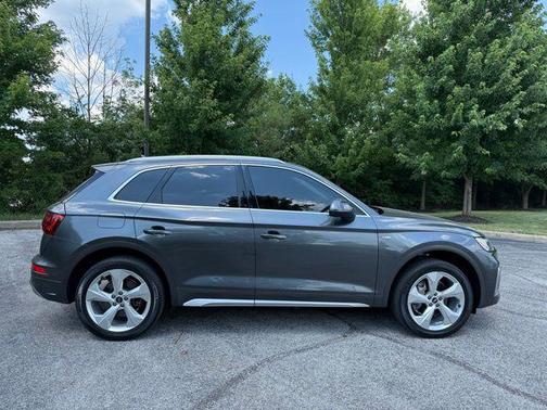 2022 Audi Q5 45 S line Premium Plus