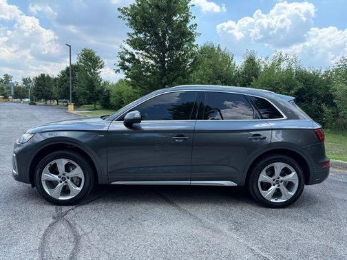 2022 Audi Q5 45 S line Premium Plus