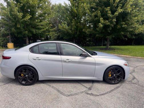 Lunare White Metallic 2021 Alfa Romeo Giulia Base