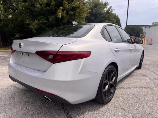 Lunare White Metallic 2021 Alfa Romeo Giulia Base