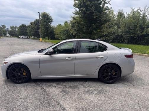 Lunare White Metallic 2021 Alfa Romeo Giulia Base