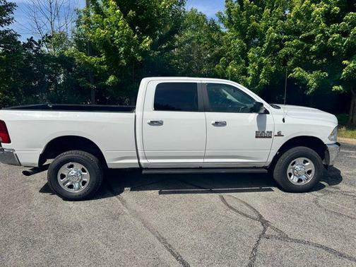 Bright White Clearcoat 2017 RAM 2500 SLT Crew Cab 4x4 6'4' Box
