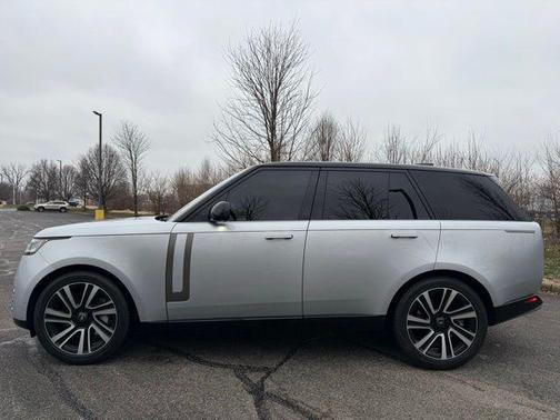 Silver 2023 Land Rover Range Rover P530 SE