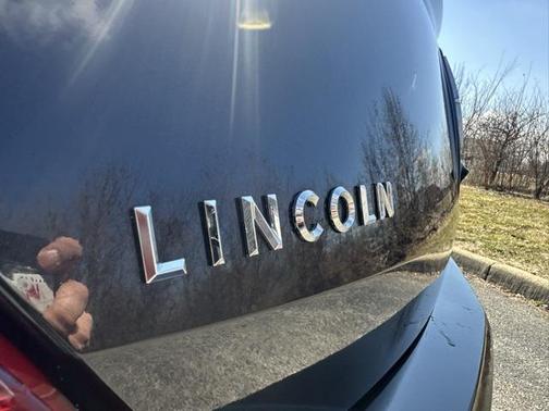 2014 Lincoln MKS Base