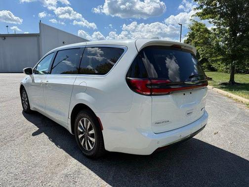 2022 Chrysler Pacifica Hybrid Touring L