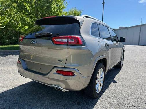 Light Brownstone Pearlcoat 2017 Jeep Cherokee Overland