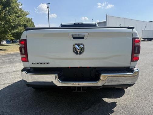 2019 RAM 3500 Laramie Crew Cab 4x2 8' Box