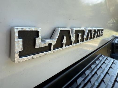 2019 RAM 3500 Laramie Crew Cab 4x2 8' Box