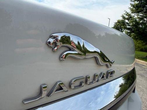 Polaris White 2015 Jaguar XF 2.0T Premium