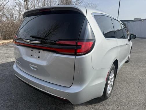 2023 Chrysler Pacifica Touring