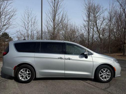 2023 Chrysler Pacifica Touring