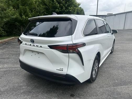 2022 Toyota Sienna LE