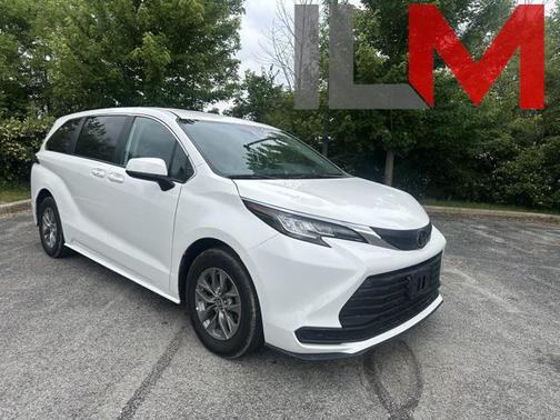 2022 Toyota Sienna LE