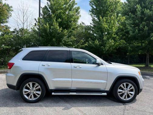 Bright Silver Metallic Clearcoat 2013 Jeep Grand Cherokee Laredo