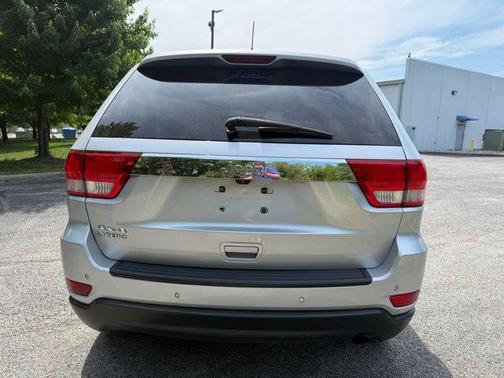 Bright Silver Metallic Clearcoat 2013 Jeep Grand Cherokee Laredo