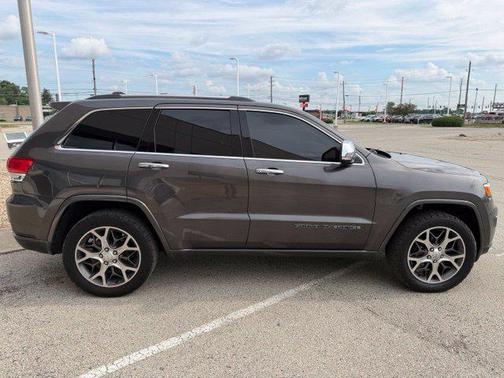Granite Crystal Metallic Clearcoat 2020 Jeep Grand Cherokee Overland
