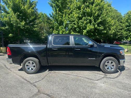Diamond Black Crystal Pearlcoat 2020 RAM 1500 Laramie