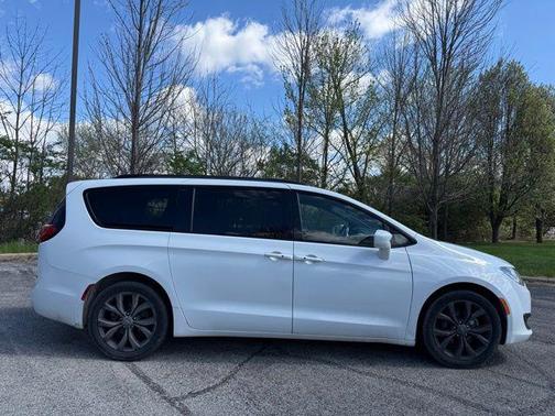 2020 Chrysler Pacifica Touring-L Plus