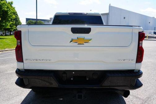 Summit White 2022 Chevrolet Silverado 2500 Custom