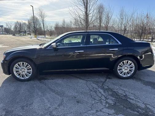 2012 Chrysler 300C Luxury Series