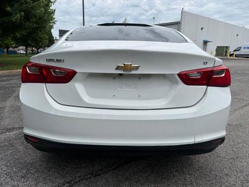 Summit White 2018 Chevrolet Malibu LT