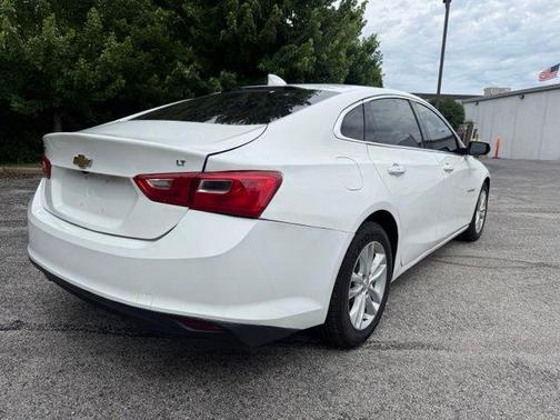 Summit White 2018 Chevrolet Malibu LT