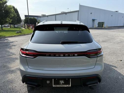 2024 Porsche Macan Base