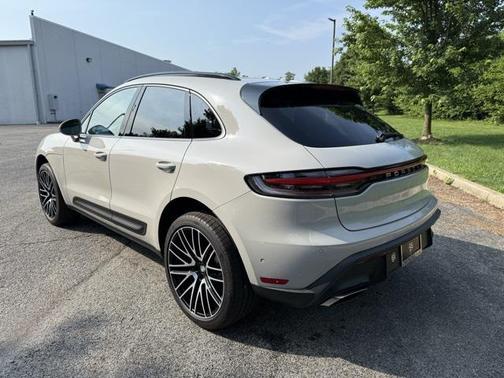 2024 Porsche Macan Base